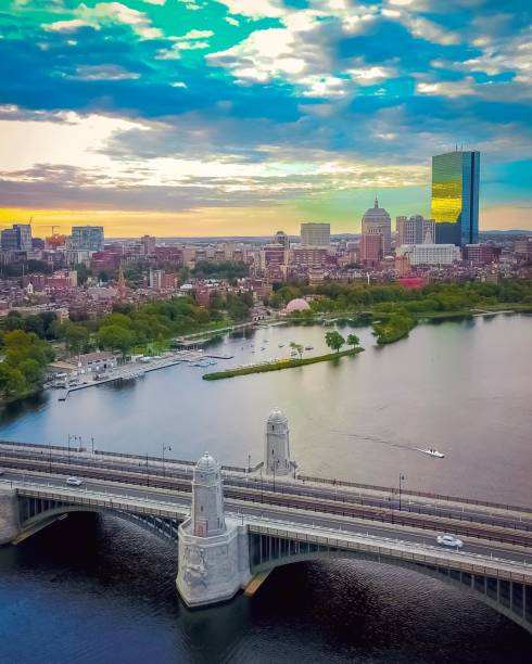 summertime in the city - boston sunset city bridge imagens e fotografias de stock