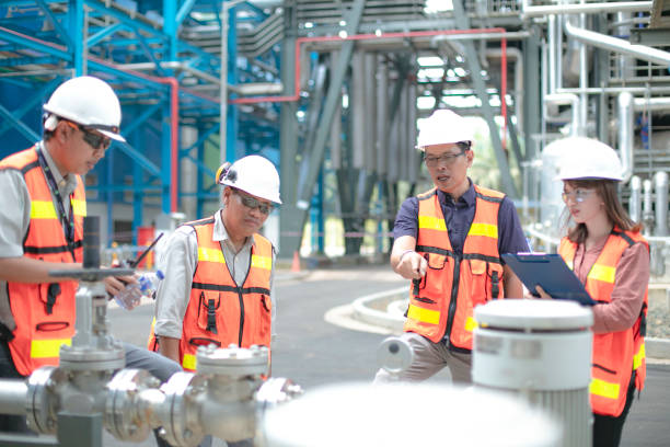 istock Pipelines, oil and engineer 1185436703