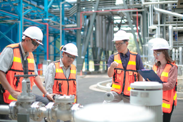istock Pipelines, oil and engineer 1185436844