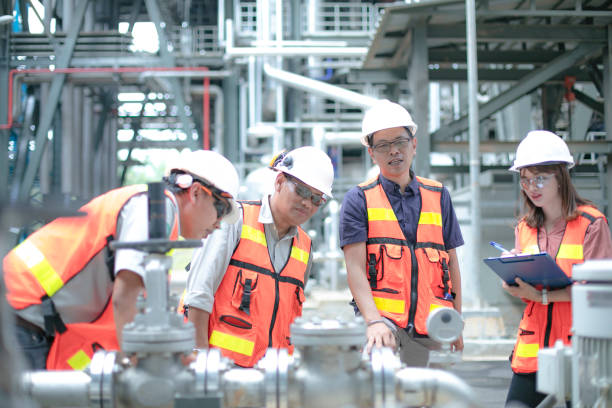 istock Pipelines, oil and engineer 1185436958