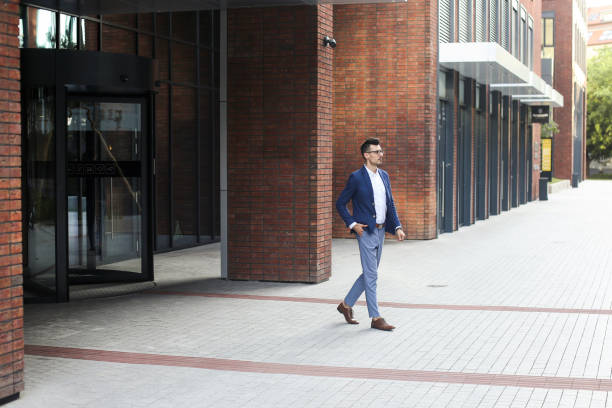 istock Businessman in front of a hotel 1185440074