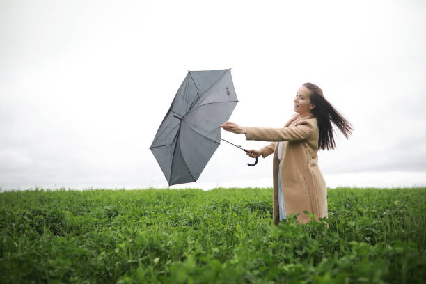 istock Young girl in a green park 1185461291