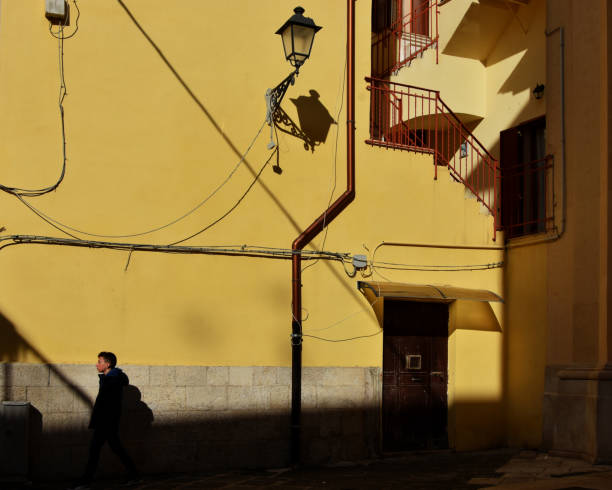 istock Traveler in Bari 1185469124