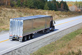 sattelzug-auf-autobahn.jpg?b=1&s=170x170&k=20&c=6-ykEFj8J0muaEdAX2KxSiw5Utk2vtwZ-ED26seaYDA=