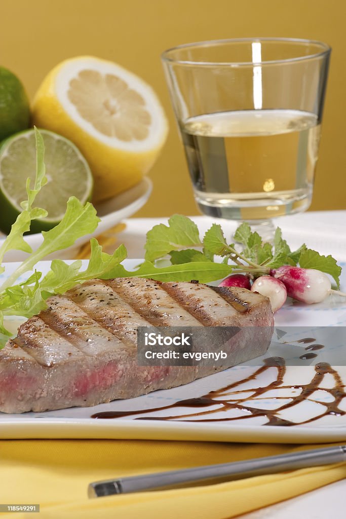 Gegrilltes Thunfisch-steak - Lizenzfrei Blattgemüse Stock-Foto