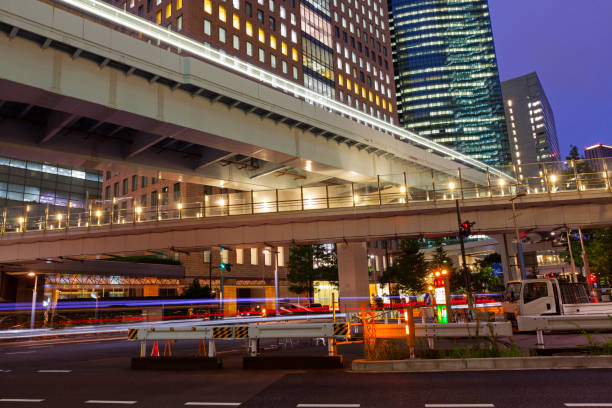 현대 건축. 도쿄의 고속도로와 고층 빌딩. - shiodome urban scene blurred motion tokyo prefecture 뉴스 사진 이미지