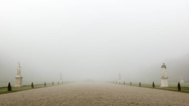 lonely footpath in a foggy castle park - urban scene real estate nobody white imagens e fotografias de stock