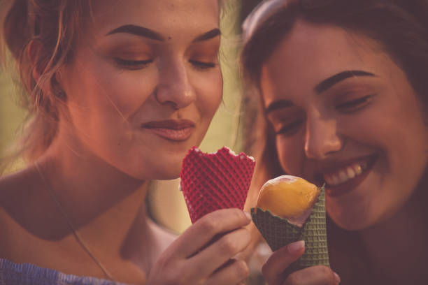 istock Friends tasting delicious ice cream flavors 1185536571