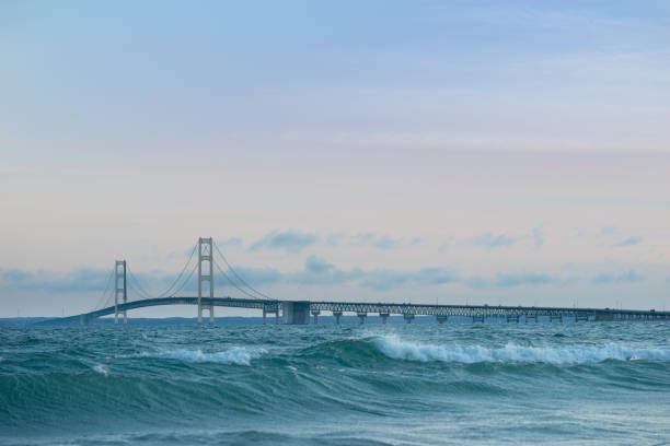 ponte de mackinac no crepúsculo - 4537 - fotografias e filmes do acervo