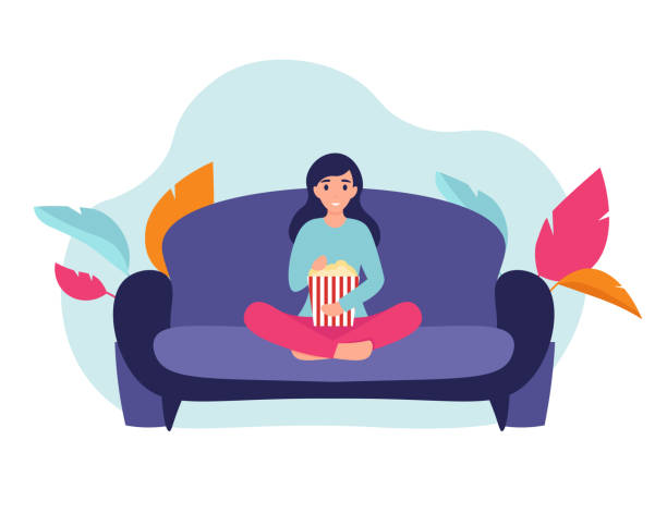 illustrazioni stock, clip art, cartoni animati e icone di tendenza di ragazza con popcorn sul divano - televisore illustrazioni