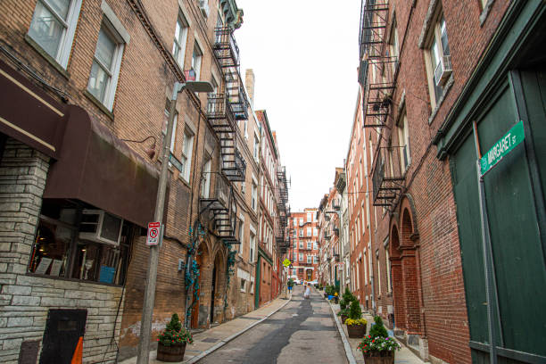 istock The alleys of Boston 1185561889