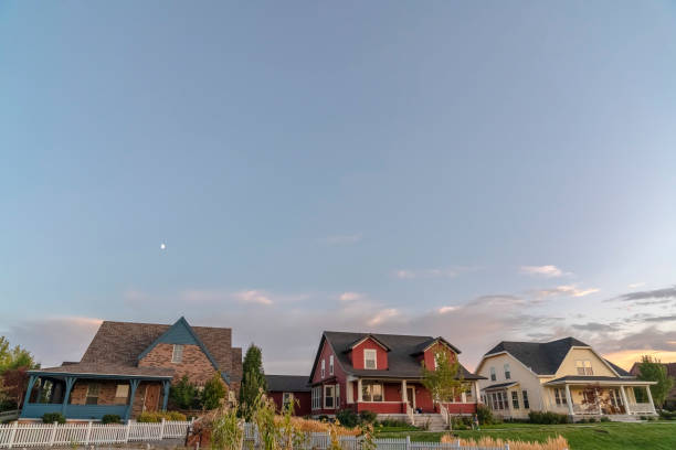 istock Three houses on a modern housing estate 1185572156