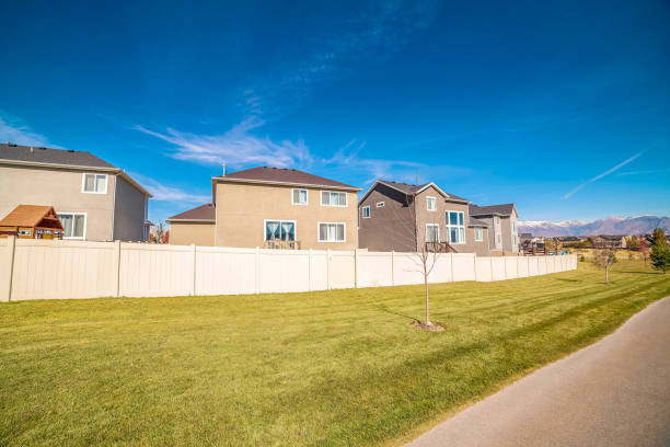 istock Walled properties overlooking a pedestrian walkway during day 1185572307