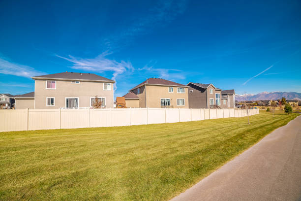 istock Walled properties overlooking an urban park during day 1185573640