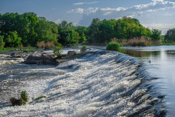 istock Dam on the Southern Bug River in Migiya, Ukraine 1185575873