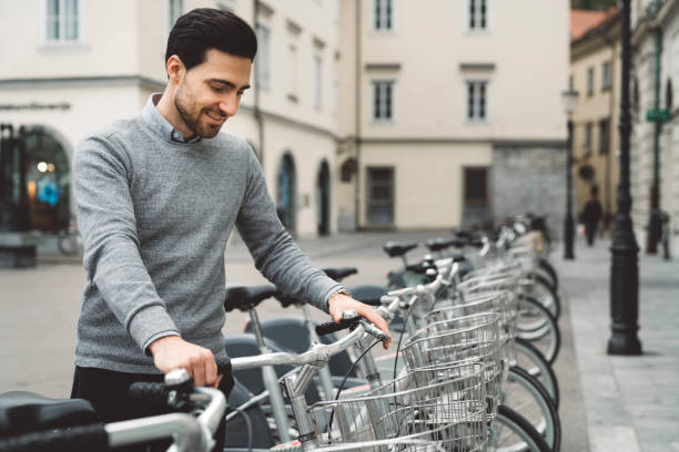 istock Man renting a public bike 1185583699