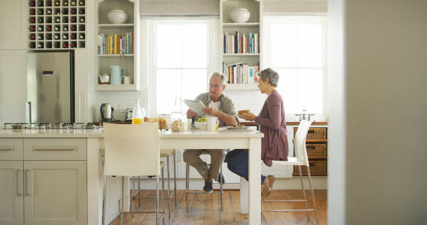 istock Breakfast is the best time to bond 1185591114