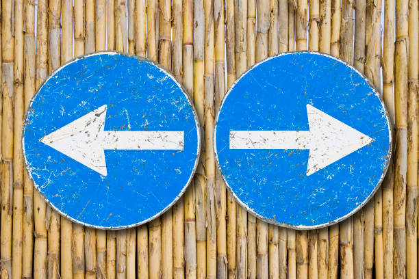 istock Old blue metallic arrow sign against lath work separation indicating to go left and right - concept image 1185592069