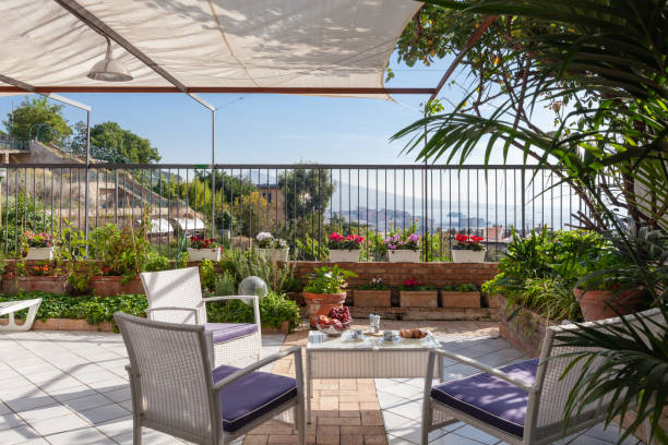 istock Home with Garden 1185614998