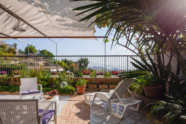 istock Home with Garden 1185615004