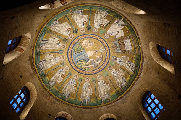 ravenna ariani baptistery bizantin dome mosaic - ravena fotografías e imágenes de stock