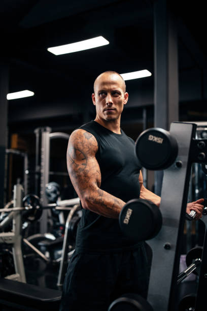 istock Keeping his body in perfect shape 1185623172