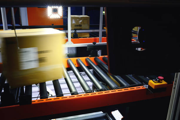 scanning bar code conveyor belt at logistics factory - china business industry bar code imagens e fotografias de stock