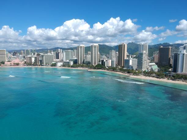 панорамный вид с воздуха на пляж гавайи вайкики - hawaii islands big island waikiki beach стоковые фото и изобр�ажения