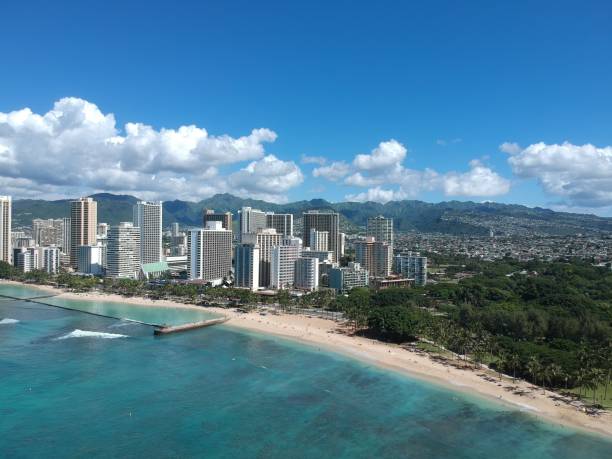 vista aérea panorámica de la playa de hawaii waikiki - hawaii islands big island waikiki beach fotografías e imágenes de stock