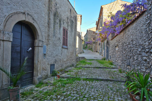 istock Travel in old italian villages 1185646677
