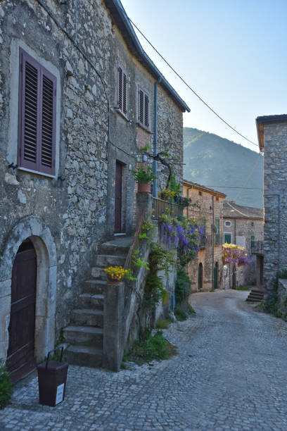 istock Travel in old italian villages 1185646793