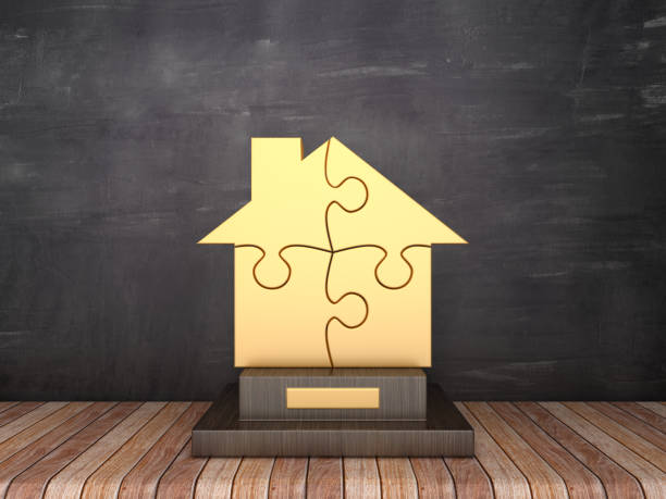 трофей с головоломкой дом на деревянном этаже - chalkboard фон - 3d rendering - jigsaw piece puzzle jigsaw puzzle metal стоковые фото и изображения
