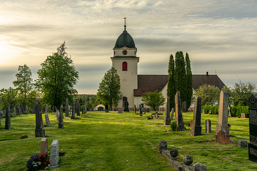 Antigua iglesia con cementerio en el campo sueco photo