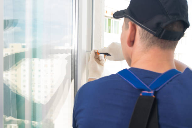 istock master, twists the screw frame of a plastic window, close-up 1185655730
