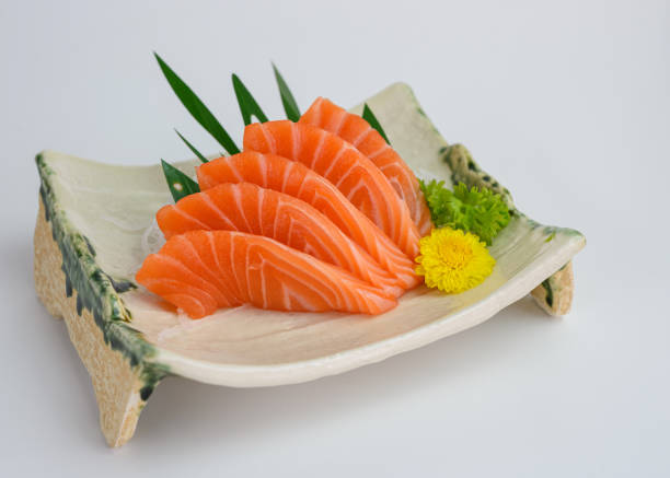 plasterki surowego łososia sashimi na talerzu - japanese cuisine appetizer gourmet caviar zdjęcia i obrazy z banku zdjęć