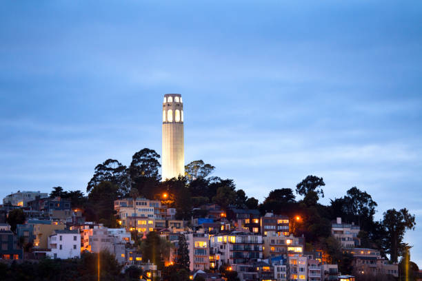 telegraph hill and coit tower, barrio de north beach, san francisco - tower coit tower san francisco bay area san francisco county fotografías e imágenes de stock