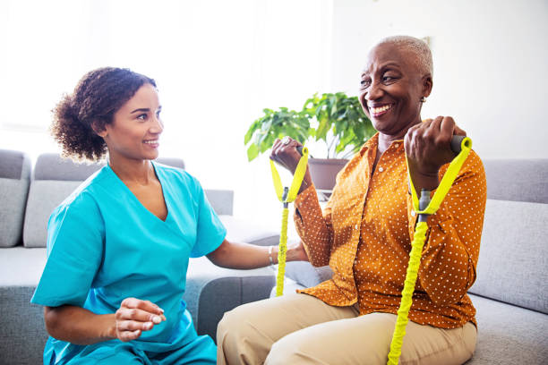 istock Home Call - Therapist With a Senior Client 1185660522