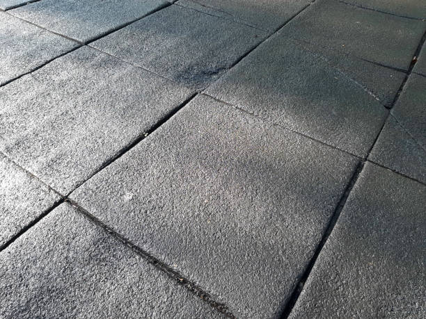 istock Pedestrian floors that use square blocks next to each other 1185664968