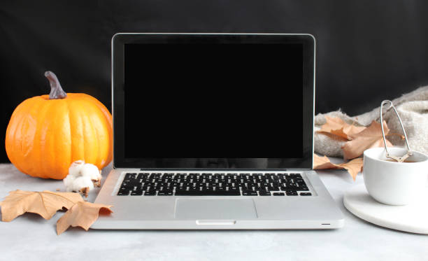 istock Computer screen for mockup, autumn and thanksgiving concept, 1185671871