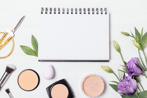 Makeup Theme Notepad Top View Blank Notepad And Makeup Stock Photo - Download Image Now ...