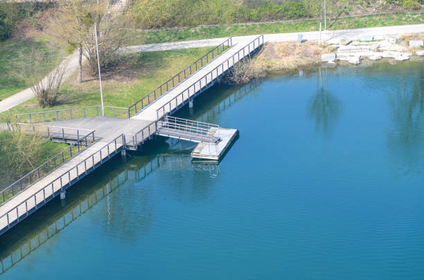 istock Elevated view of an empty waterfront promenade 1185679552