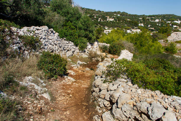 istock Coastal Path for Cipolliane caves and Ciolo bridge 1185679991