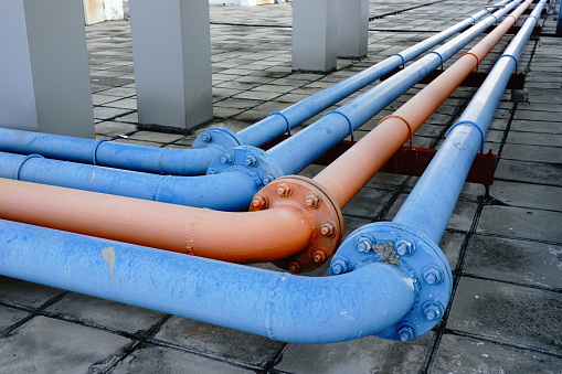 Water pipeline building
