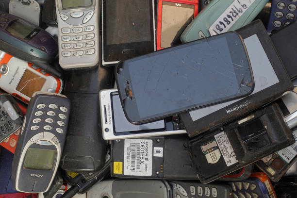 old cellphones broken mobile phones Athens, Greece - October 18, 2019: Pile of old cellphones broken smartphones and vintage mobile phones at junk shop. phone nokia stock pictures, royalty-free photos & images