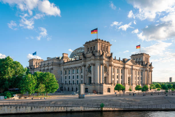 reichstag and government district in berlin, germany - berlin germany imagens e fotografias de stock