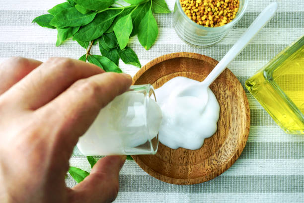 istock Topview hand mix apothecary ingredient cream on the table. 1185714639