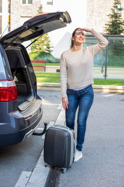 istock Young woman is going on a road trip. 1185718045