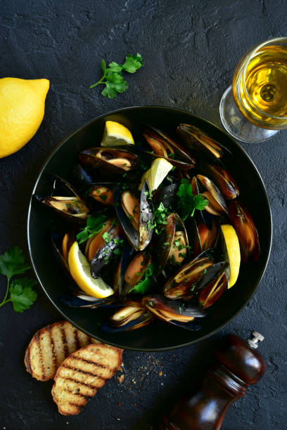 istock Boiled mussels with lemon and parsley 1185724842