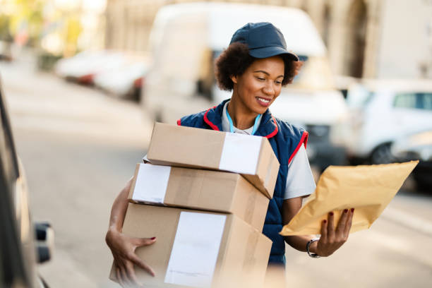 istock Making sure if the address is right! 1185726258