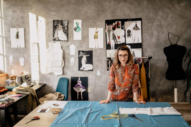 her designs will blow your mind - manual worker sewing women tailor imagens e fotografias de stock